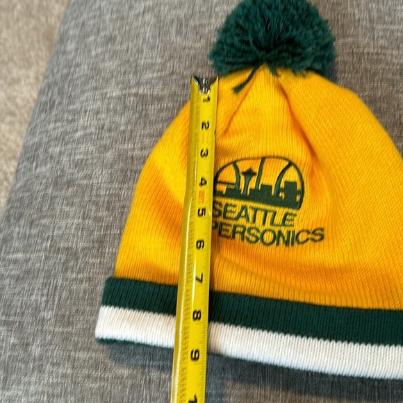 Mitchell & Ness Seattle SuperSonics Beanie - Picture 4 of 8
